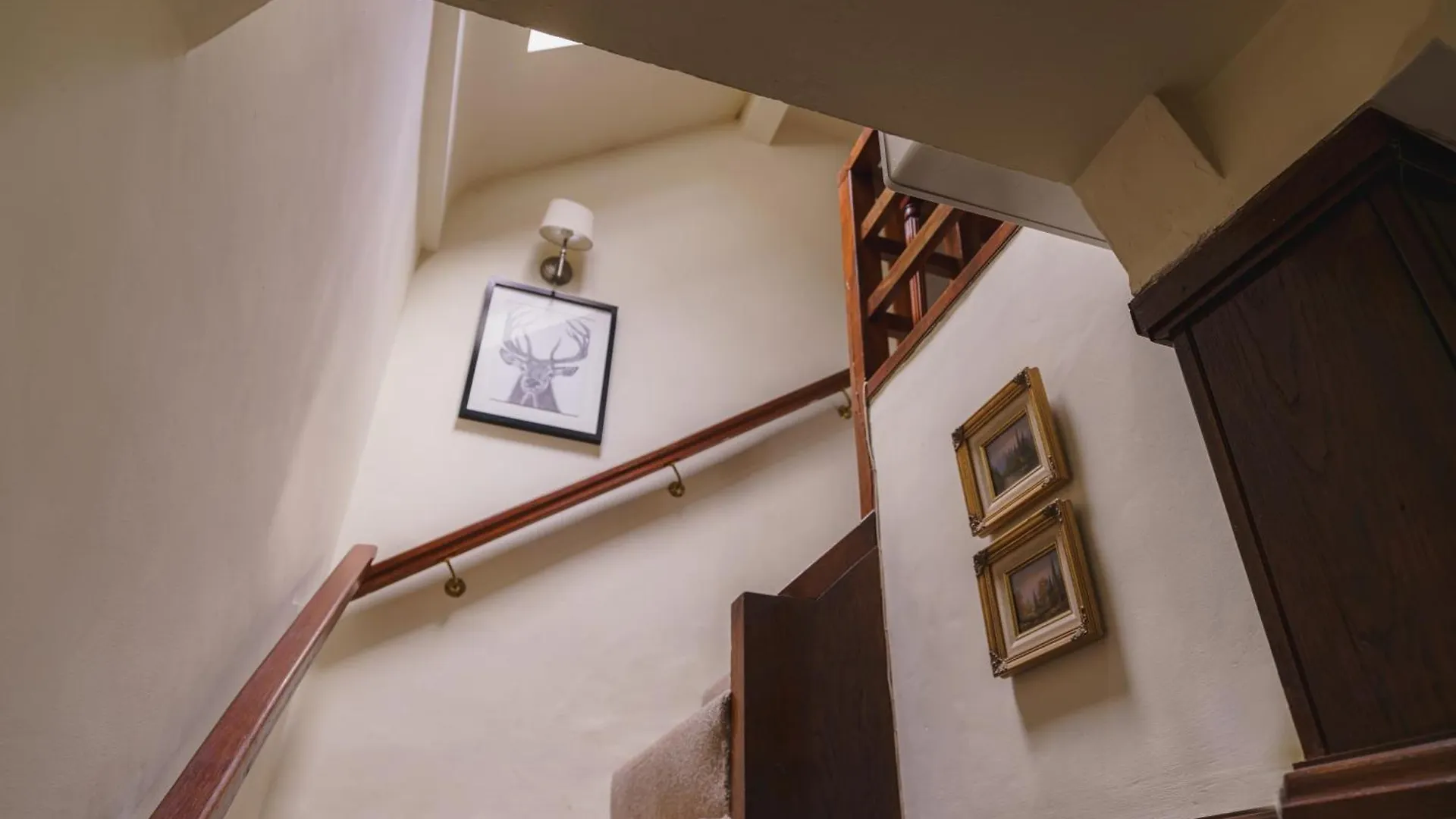 Half Way House, Clappersgate, Sleeps 8 *