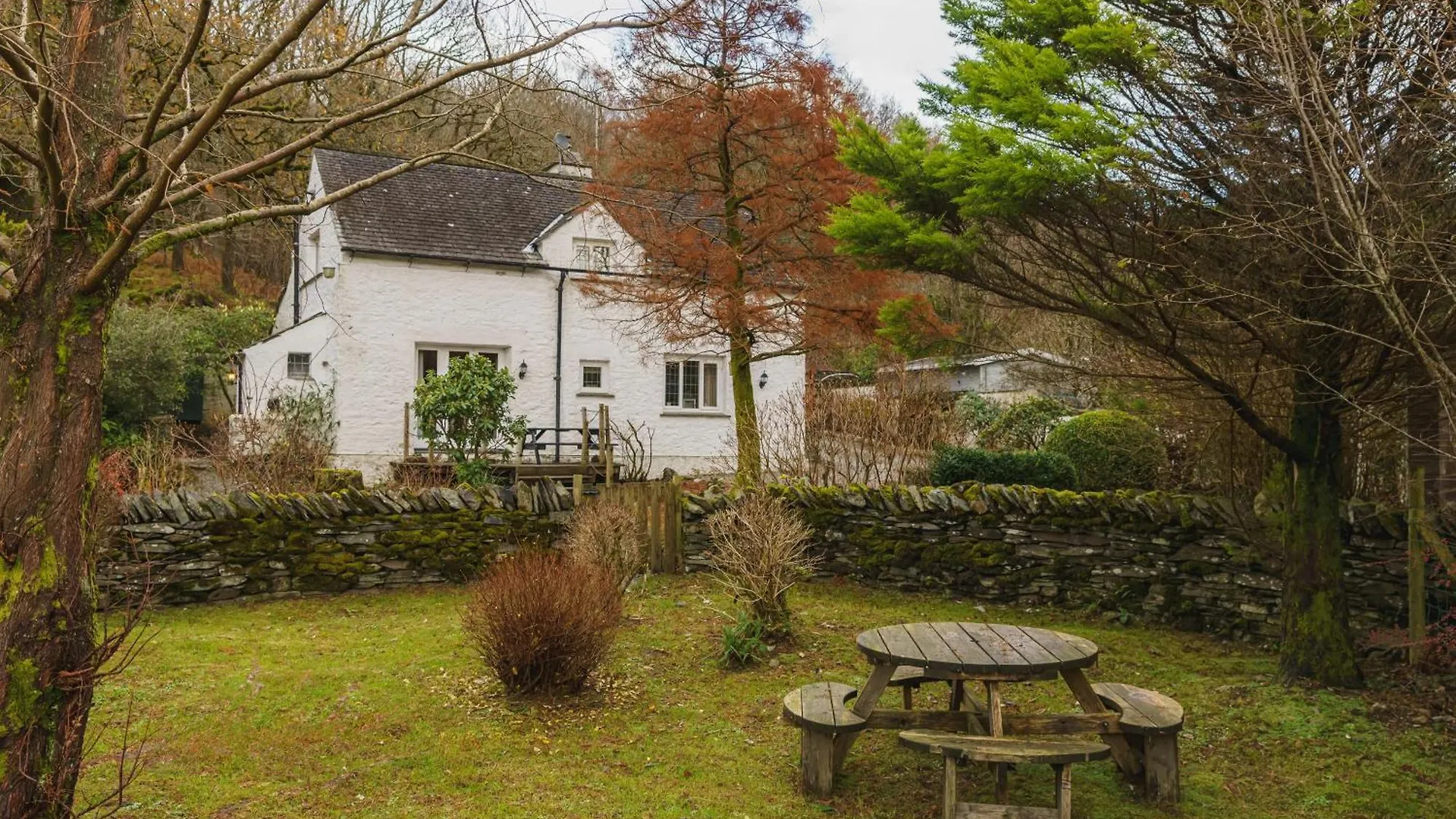 Half Way House, Clappersgate, Sleeps 8 * Ambleside