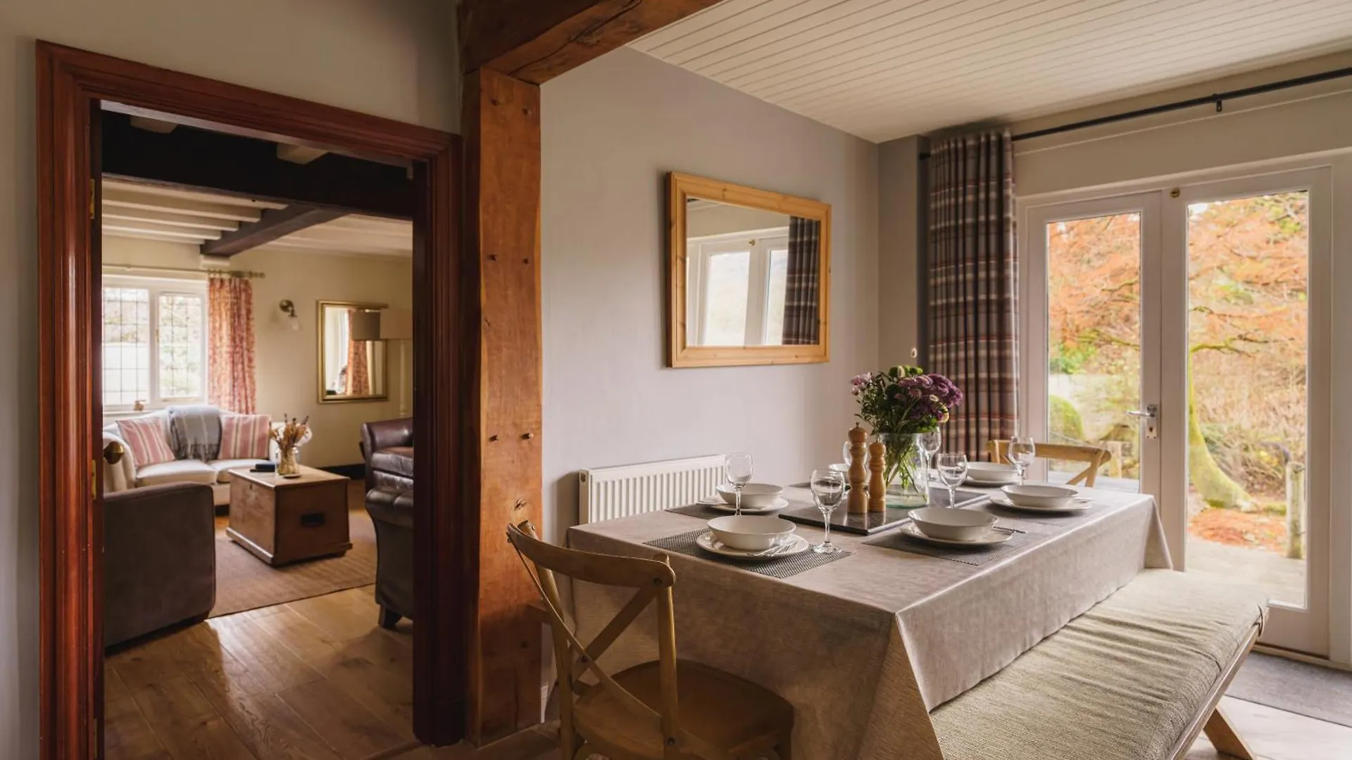 Half Way House, Clappersgate, Sleeps 8 Holiday home