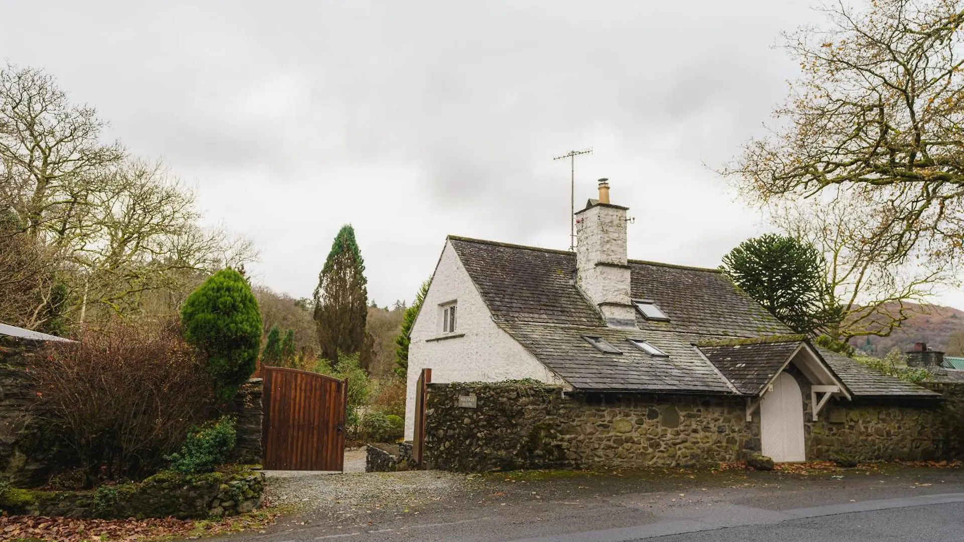 Half Way House, Clappersgate, Sleeps 8 Holiday home Ambleside