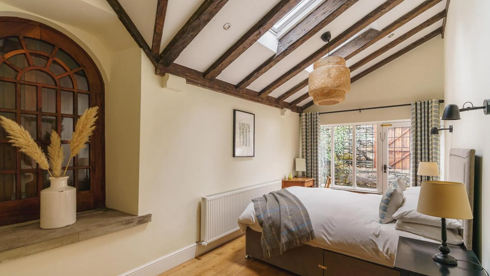 Half Way House, Clappersgate, Sleeps 8 *