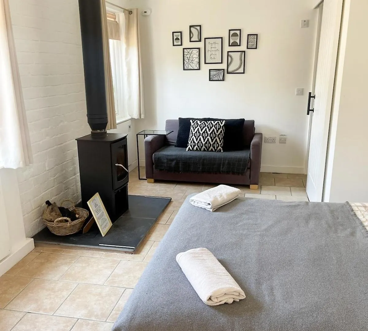 The Retreat, Self-contained Cosy Anex, M6 A75 Gretna *
