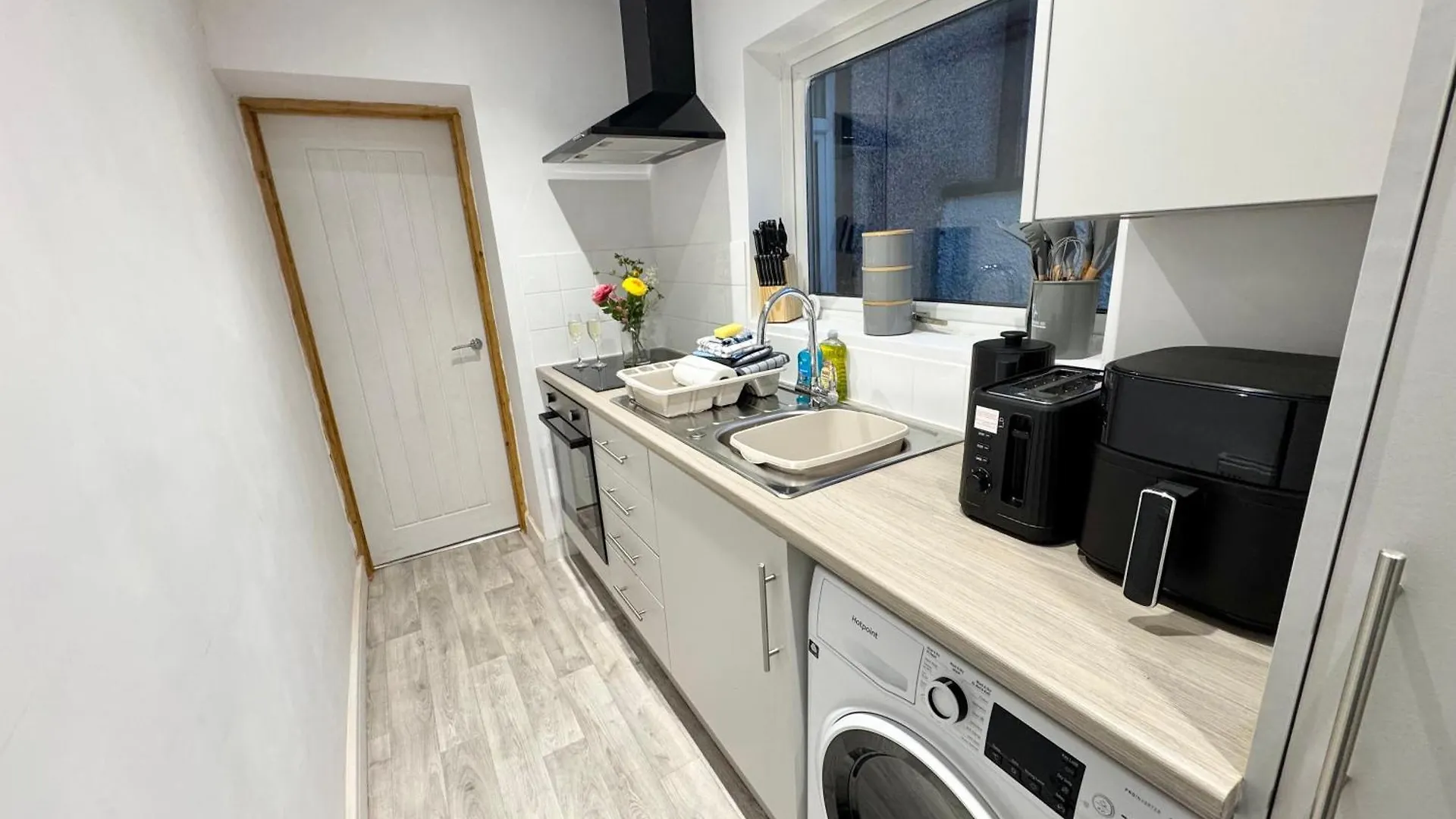Blackburn Terrace - 2 Bedroom 펜션 *