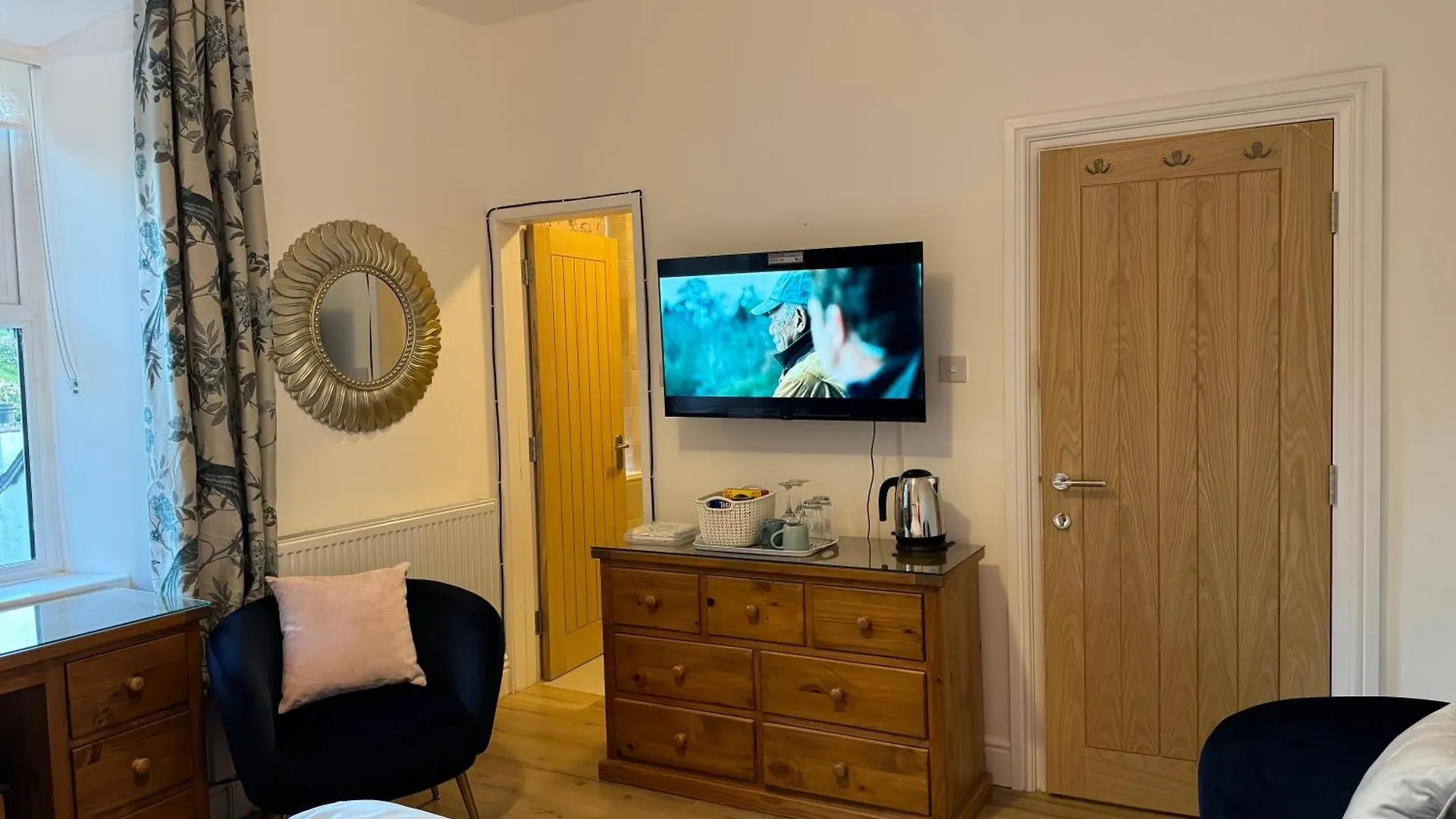 King-bed En-suite Guest house *