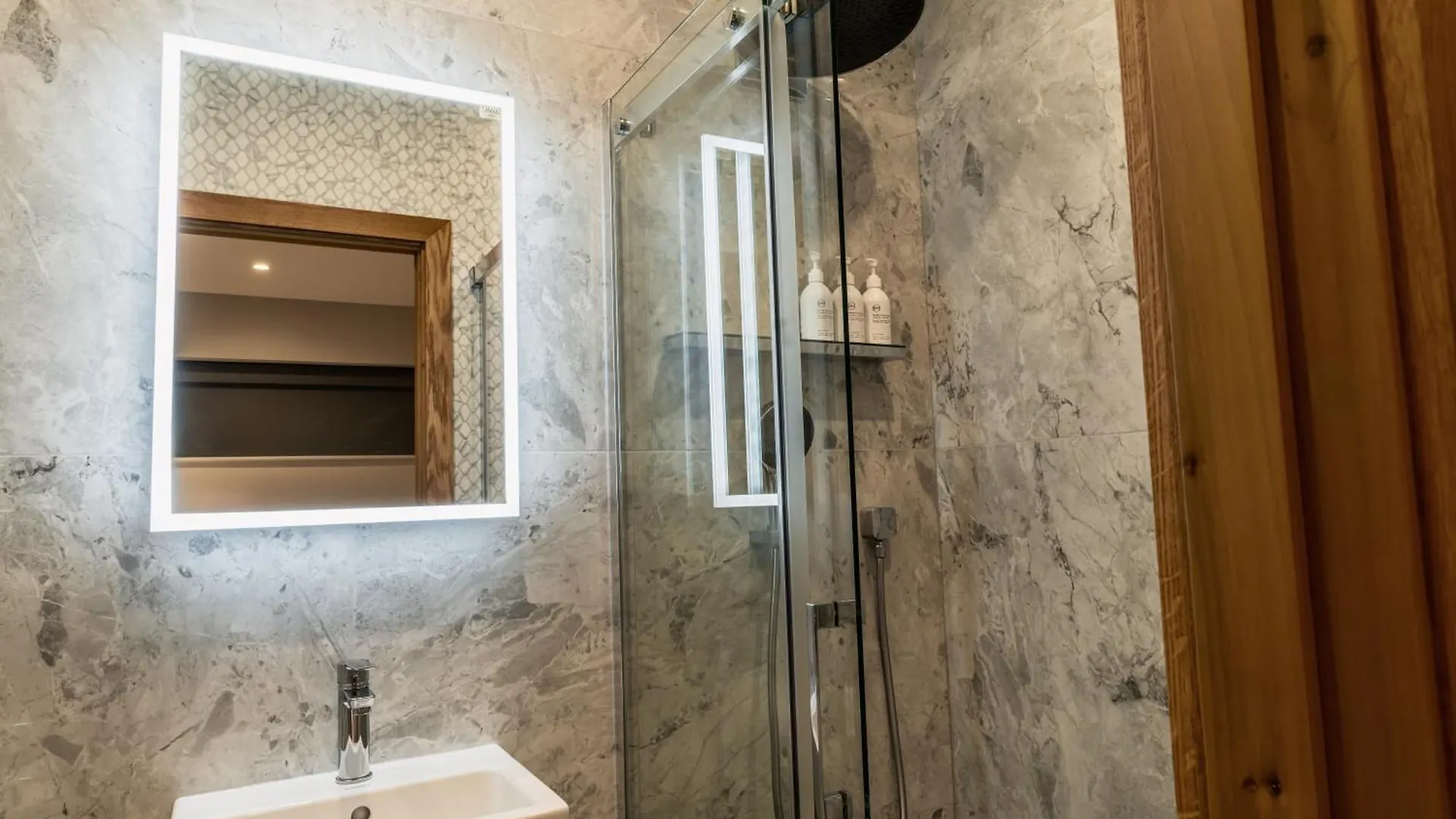 Midways, Stunning Retreat In The Heart Of 度假居 *