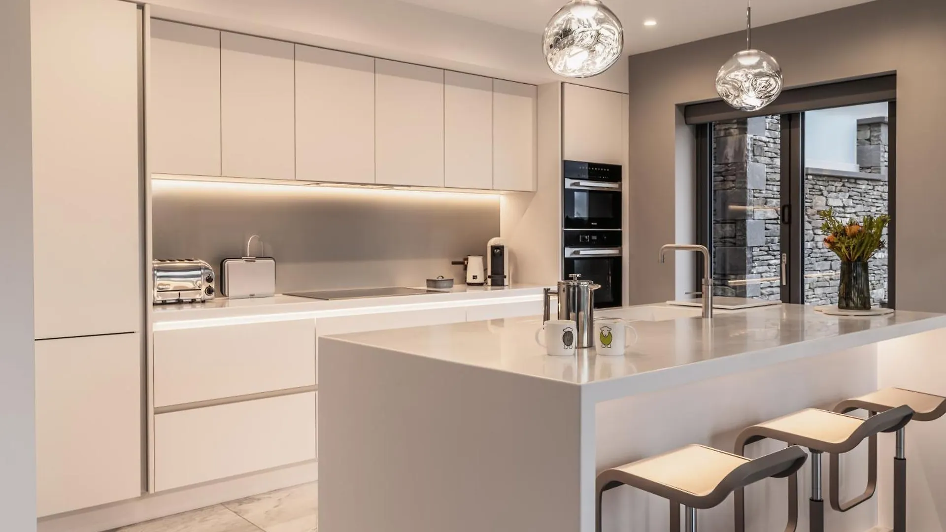 Midways, Stunning Retreat In The Heart Of Holiday home *
