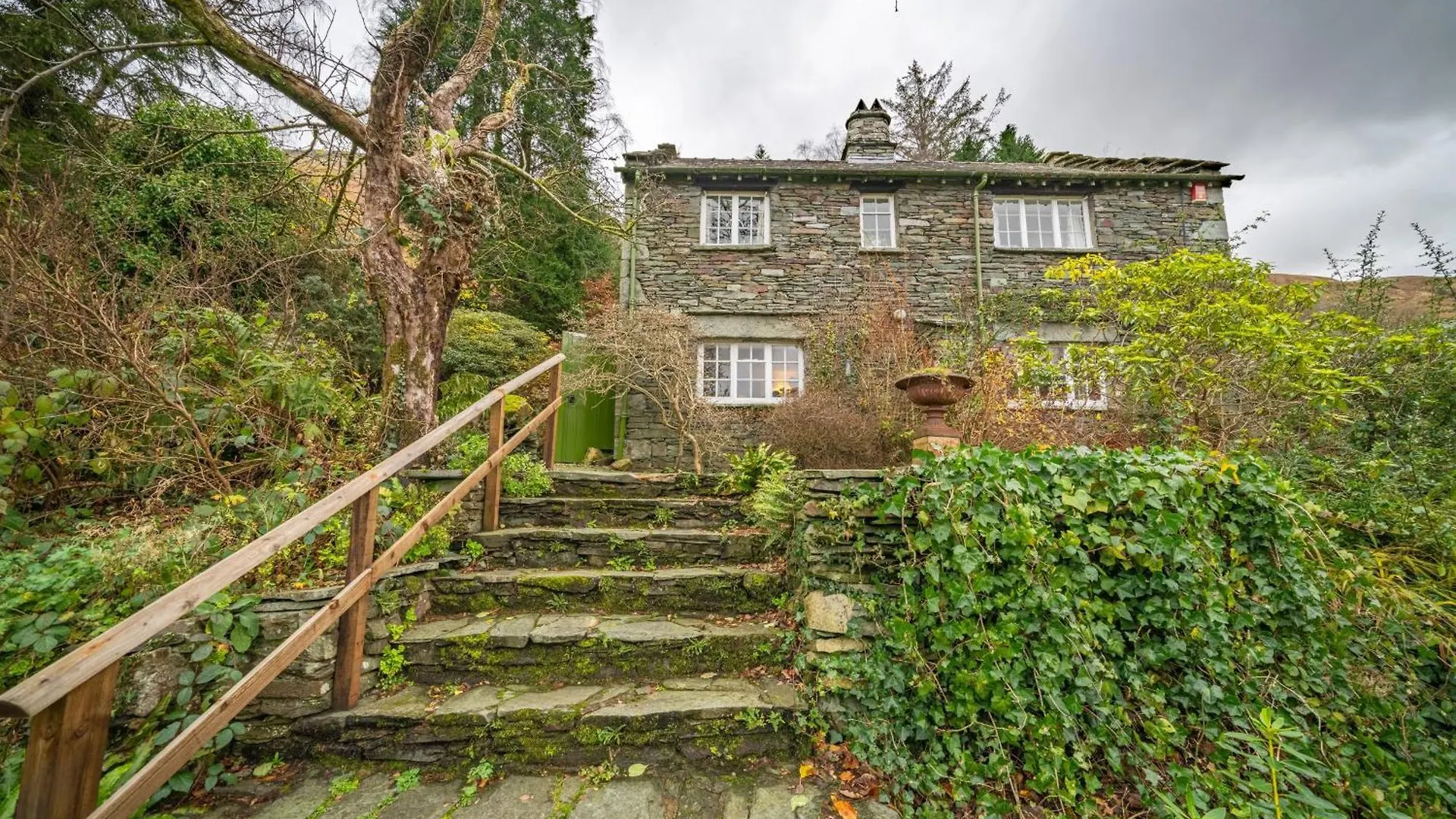 Ghyll Foot - At The Foot Of Place Fell, Ullswater * باتيردالي