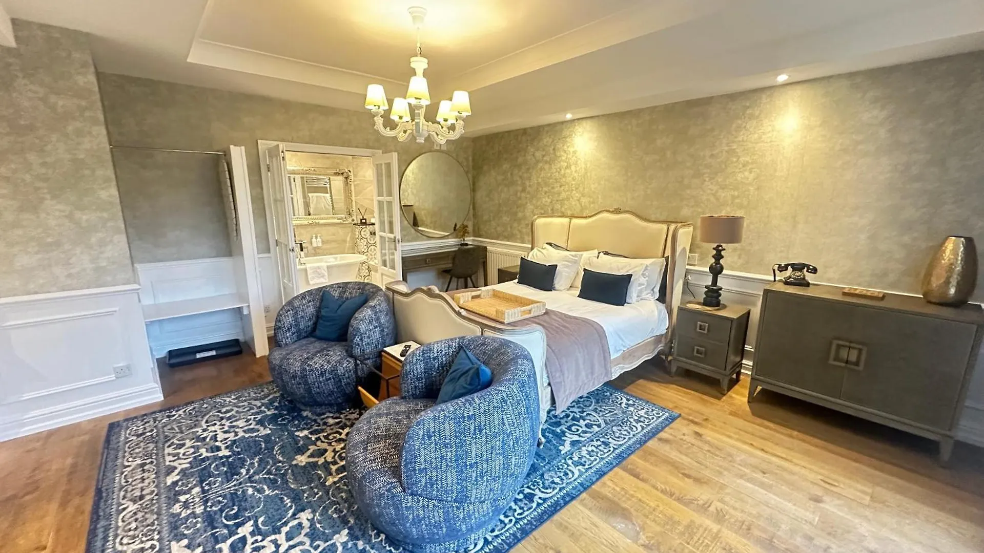 Hotel The At 4*
