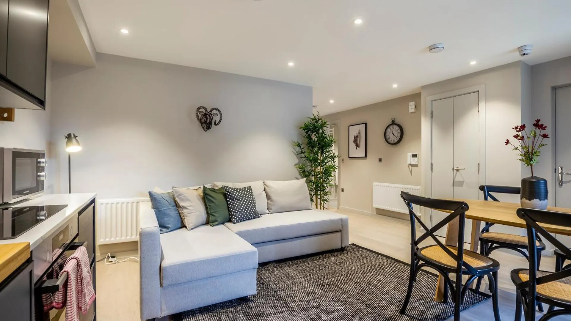 Quiet 2br Flat In Near Windermere
