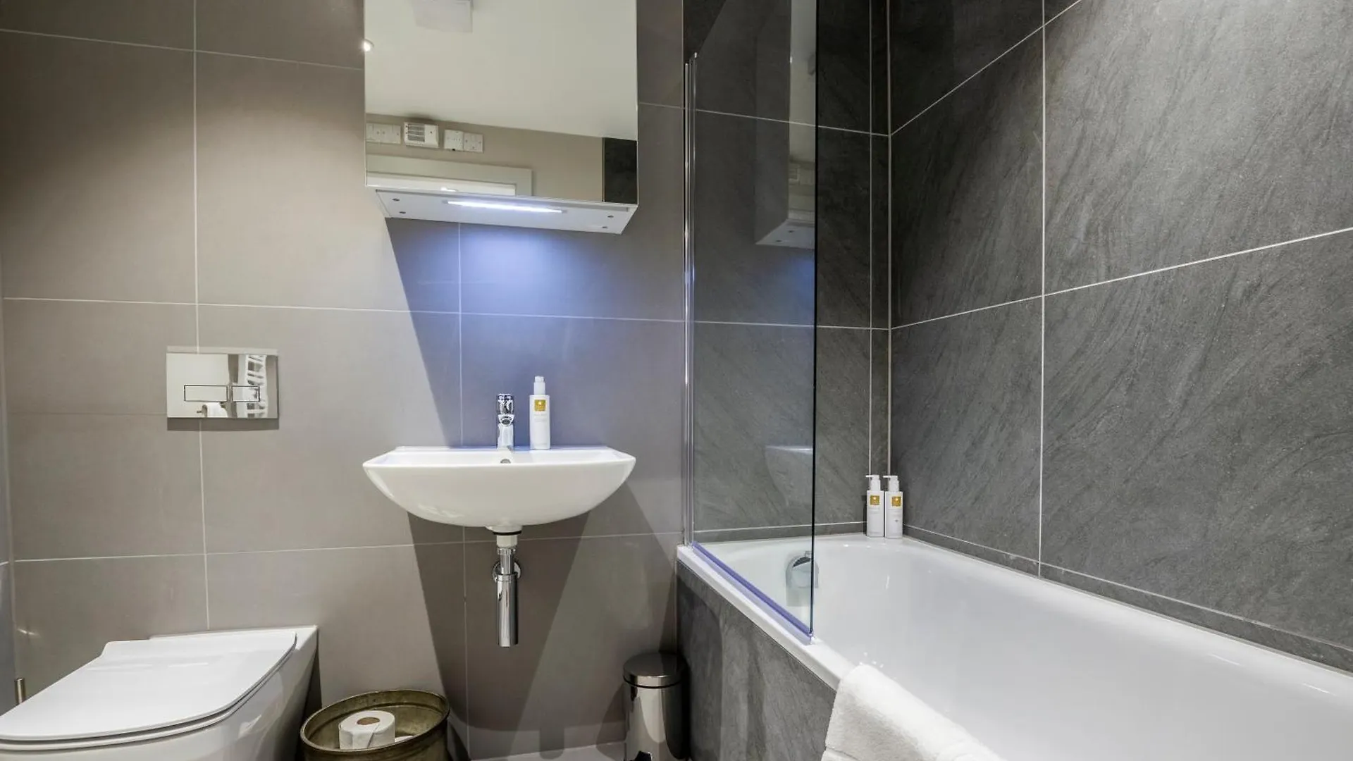 Quiet 2br Flat In Near Windermere