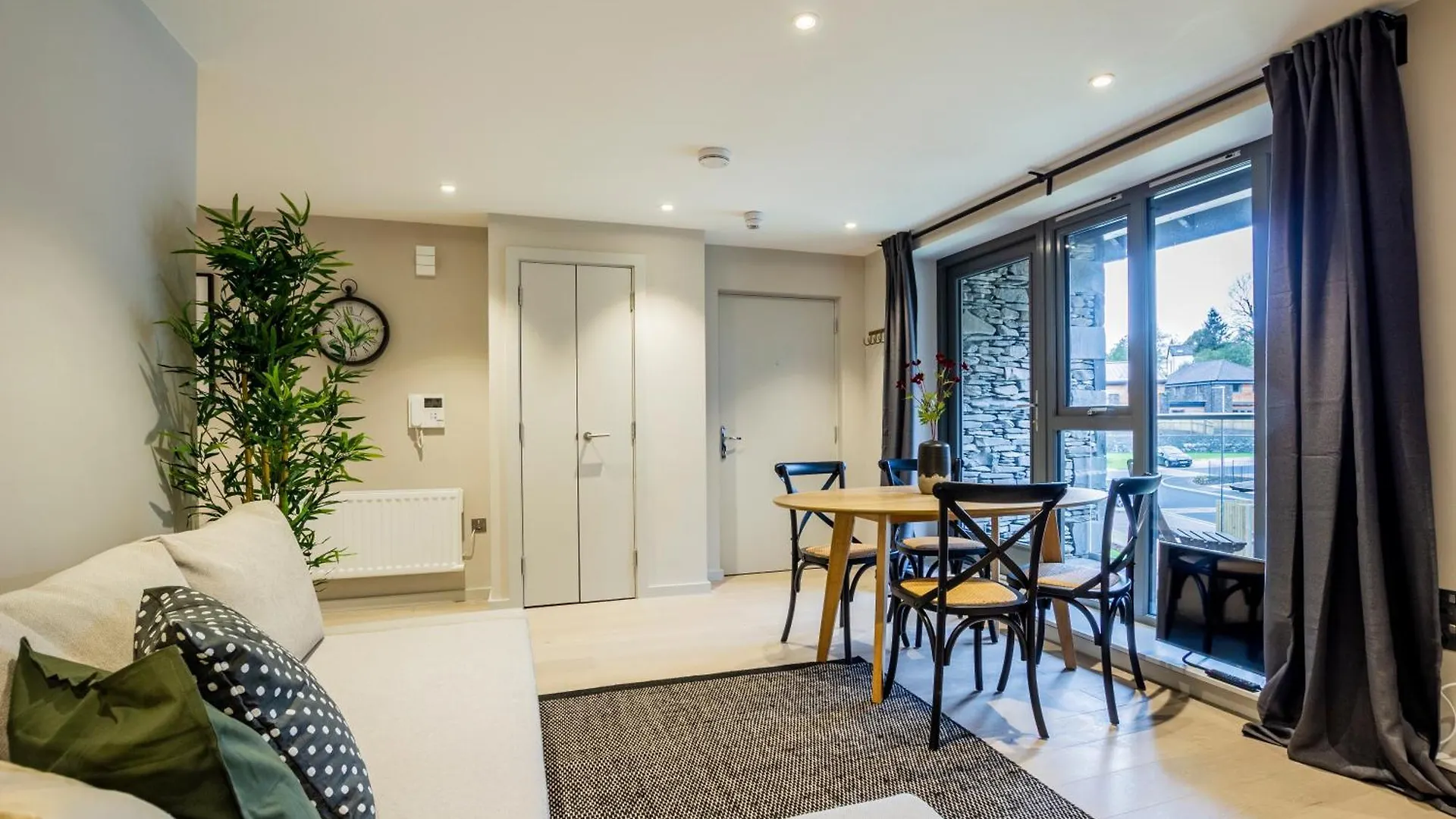 Quiet 2br Flat In Near Windermere *
