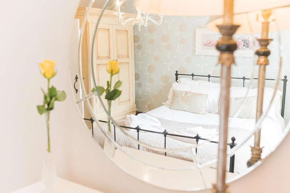 Stunning Character With Hot Tub & Sauna Kendal