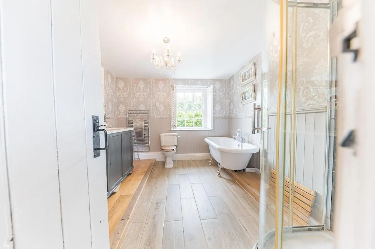 Stunning Character With Hot Tub & Sauna Holiday home