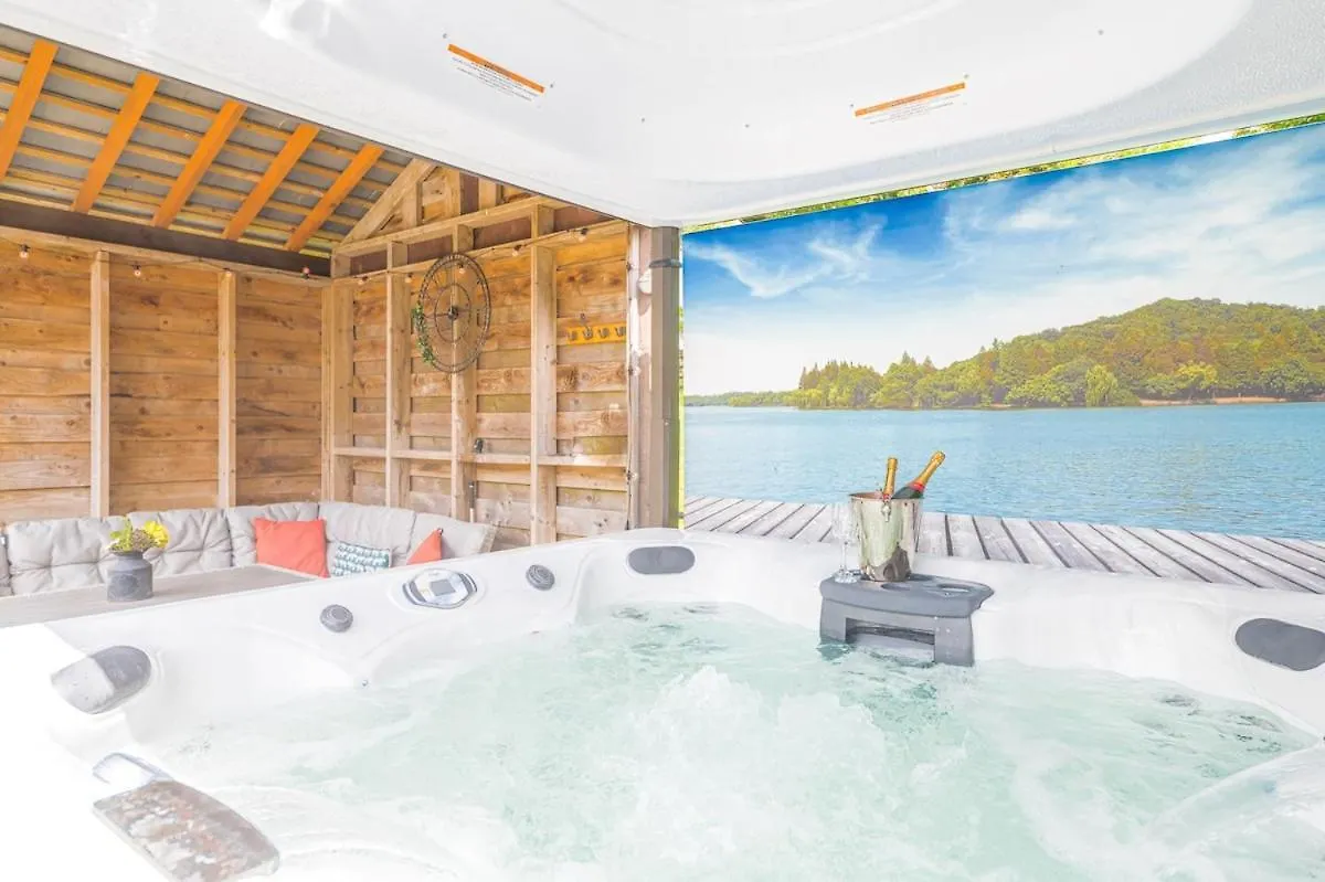 Stunning Character With Hot Tub & Sauna Holiday home Kendal