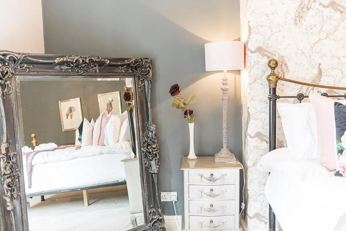 Stunning Character With Hot Tub & Sauna * Kendal