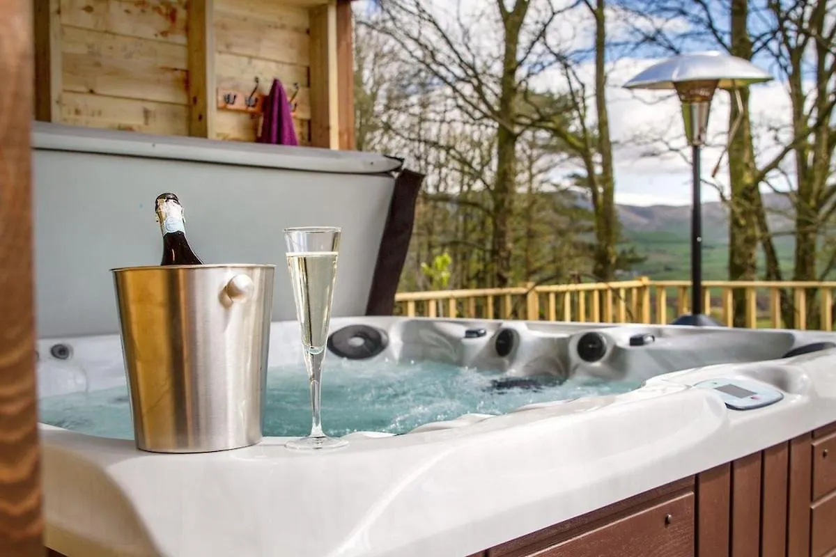Stunning Character With Hot Tub & Sauna