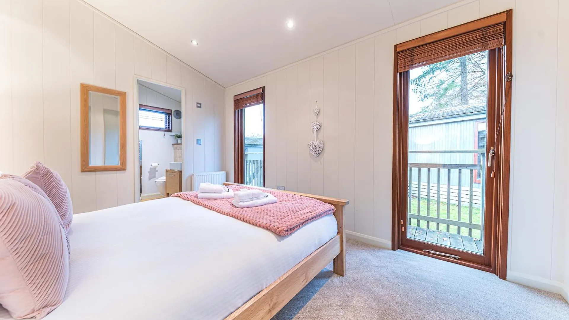 Family Friendly, Lovely Lakeland With Private Parking And A Patio ホークスヘッド
