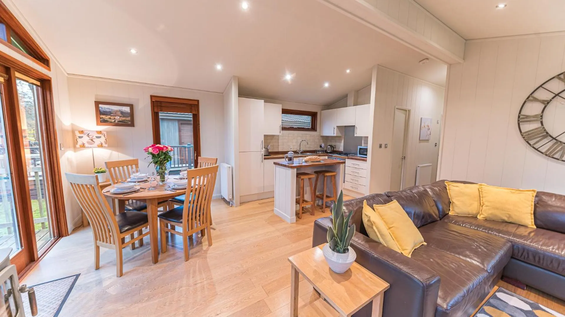 Family Friendly, Lovely Lakeland With Private Parking And A Patio * ホークスヘッド