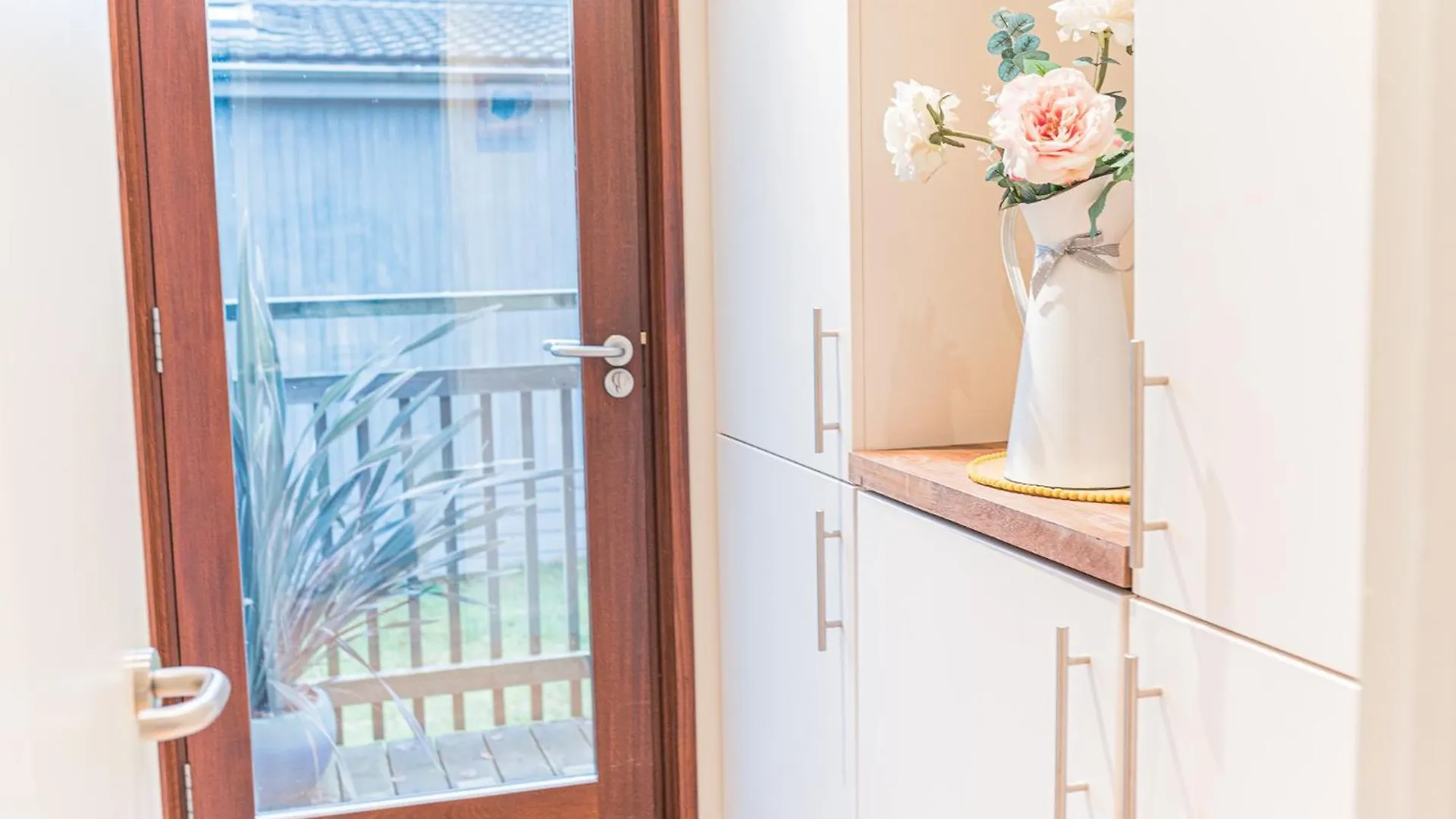 Family Friendly, Lovely Lakeland With Private Parking And A Patio Chalet