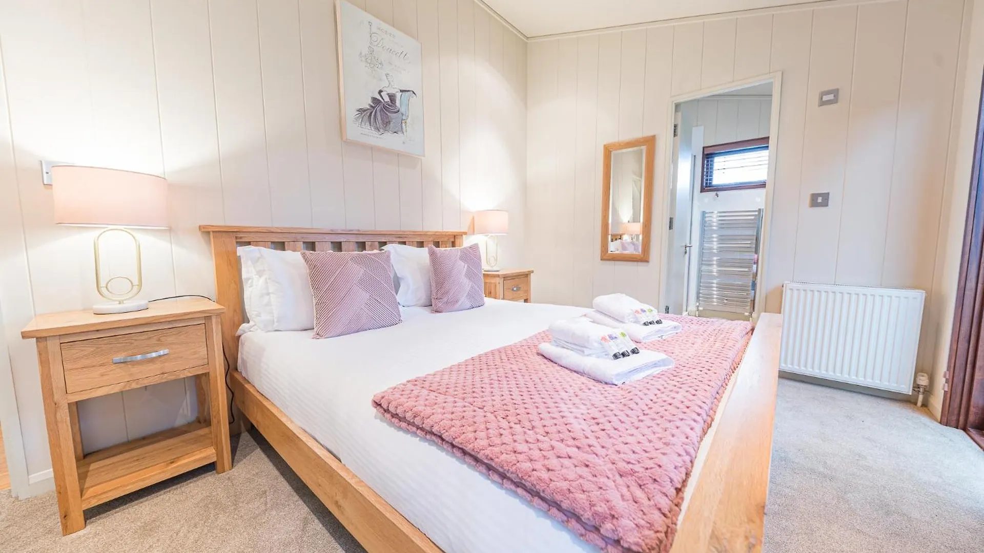 Family Friendly, Lovely Lakeland With Private Parking And A Patio * ホークスヘッド