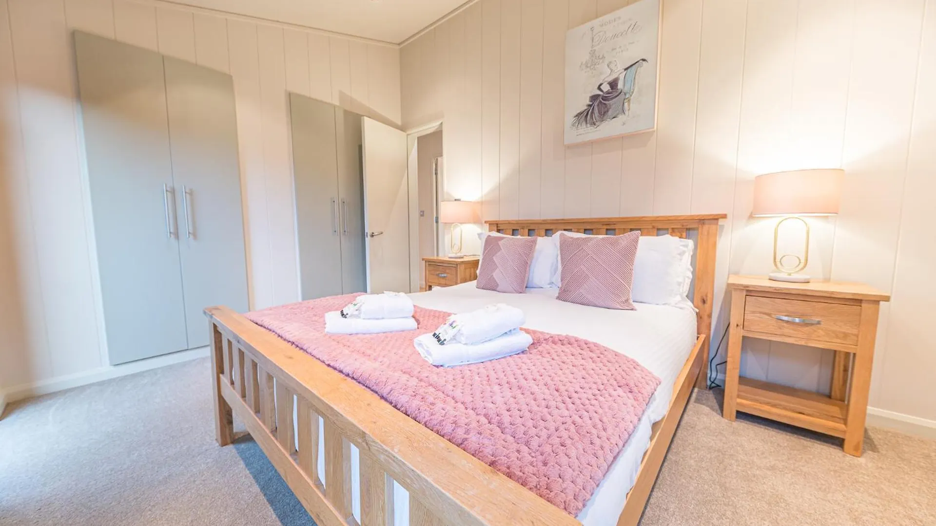 シャレー Family Friendly, Lovely Lakeland With Private Parking And A Patio