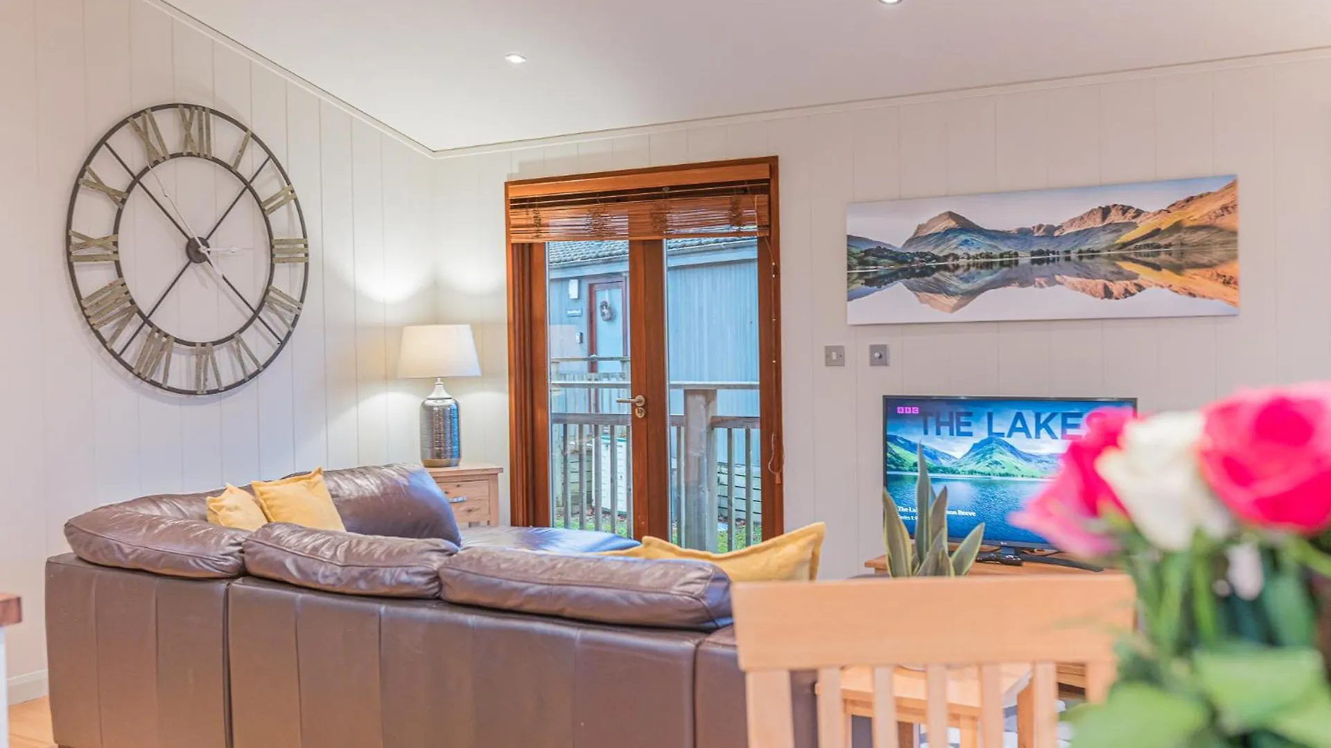 Family Friendly, Lovely Lakeland With Private Parking And A Patio Chalet *