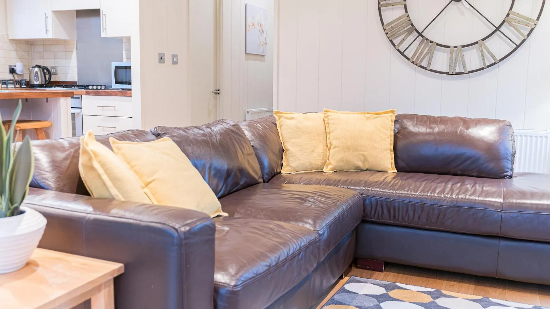 シャレー Family Friendly, Lovely Lakeland With Private Parking And A Patio *