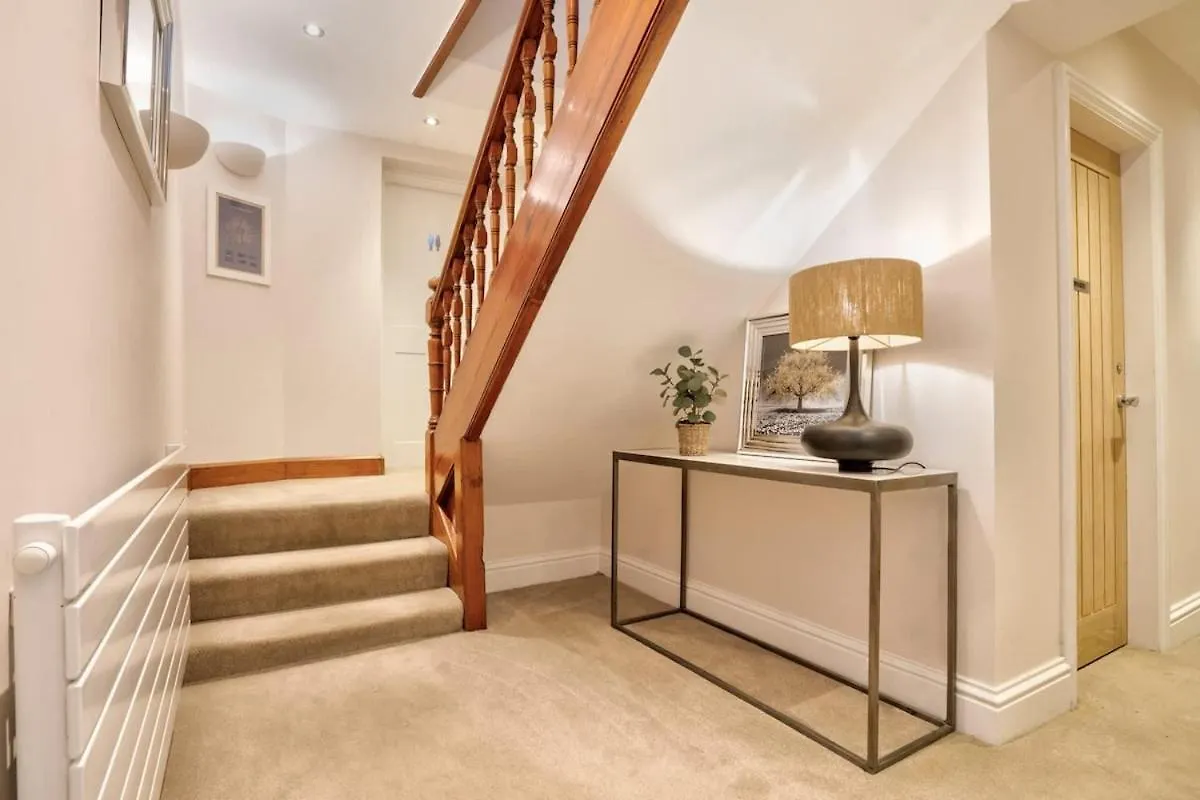 Rosemount X3 Bed Townehouse With Hot Tub & Parking, * Windermere