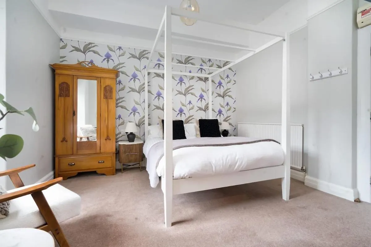 Rosemount X3 Bed Townehouse With Hot Tub & Parking, Windermere
