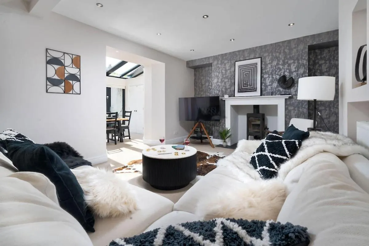 Rosemount X3 Bed Townehouse With Hot Tub & Parking, * Windermere