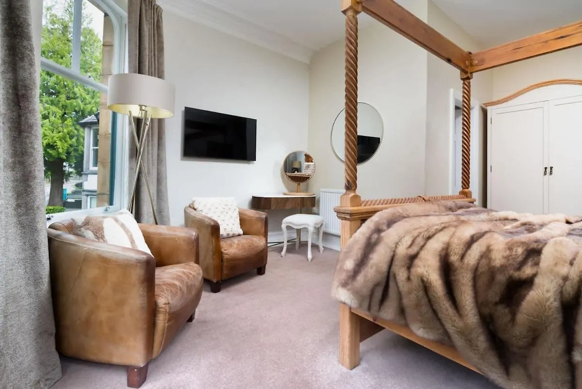 Rosemount X3 Bed Townehouse With Hot Tub & Parking, Ferienhaus