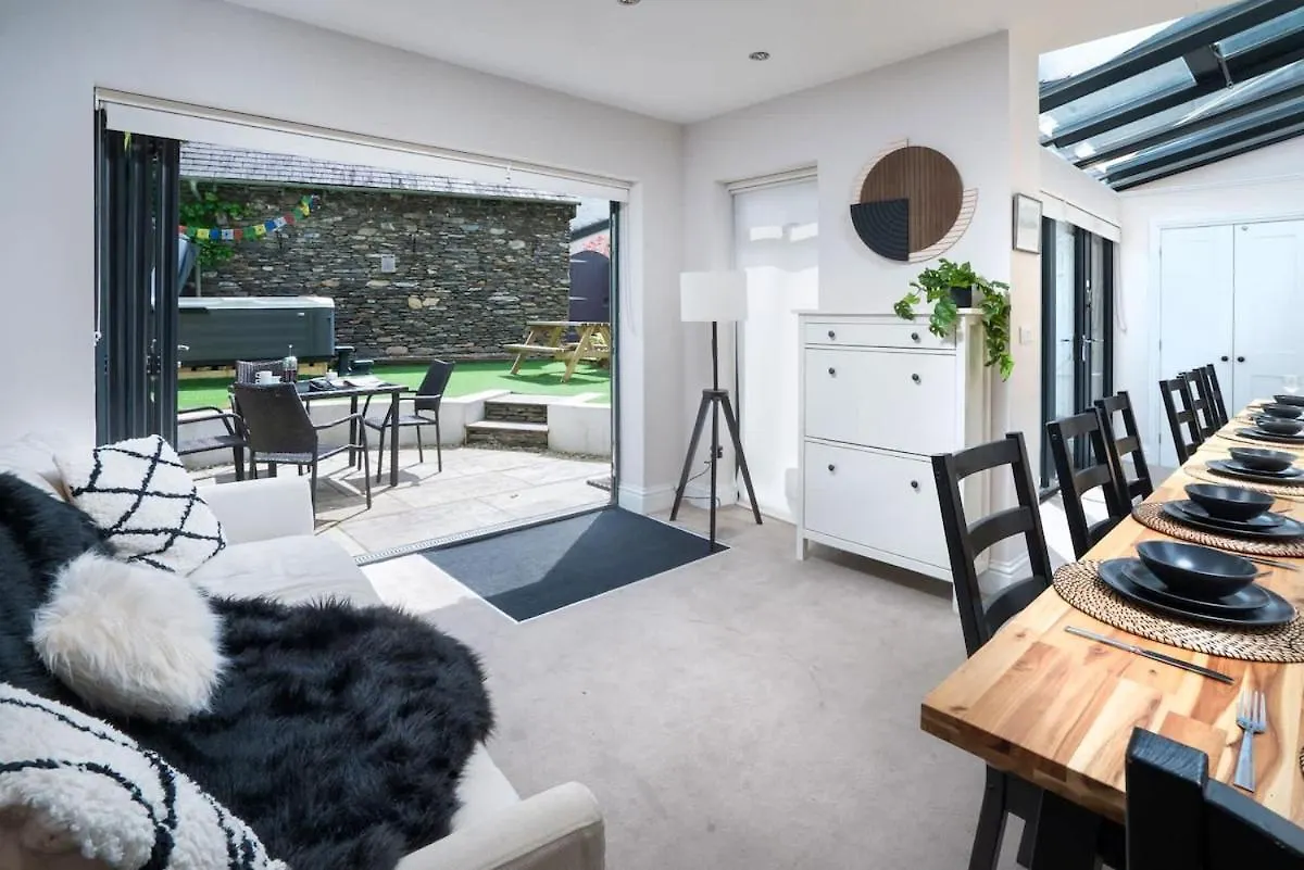 Rosemount X3 Bed Townehouse With Hot Tub & Parking, * Windermere