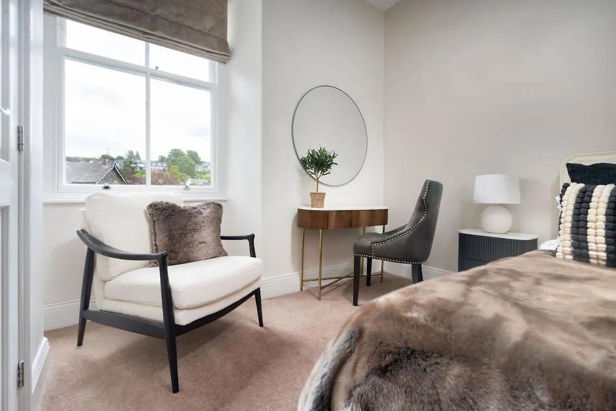 Rosemount X3 Bed Townehouse With Hot Tub & Parking,