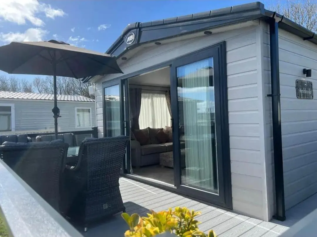 Lakeside Location, Sleeps 8, 3 Bedrooms, Fully Glazed Wrap Around Decking, Haven Lakeland, District Flookburgh