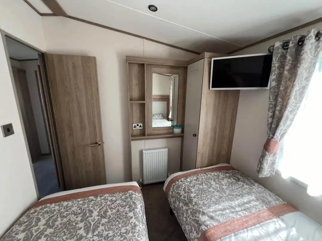 Ferienpark Lakeside Location, Sleeps 8, 3 Bedrooms, Fully Glazed Wrap Around Decking, Haven Lakeland, District Flookburgh