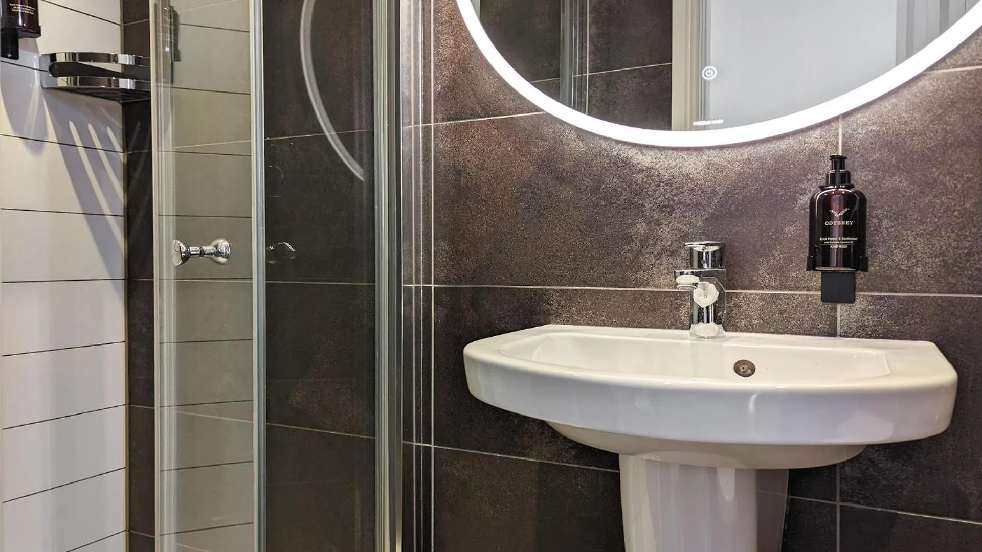 Rosemount District Townhouse With Hot Tub