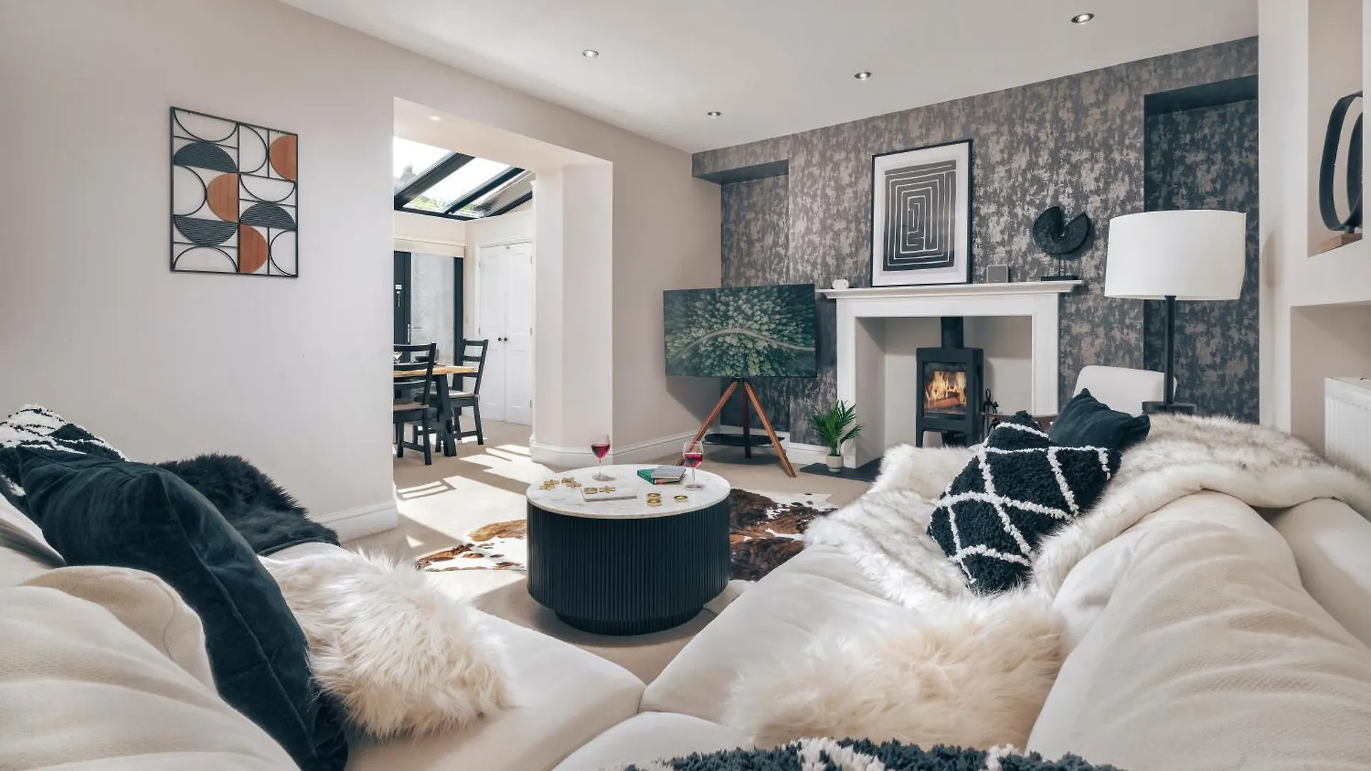 Rosemount District Townhouse With Hot Tub * Windermere