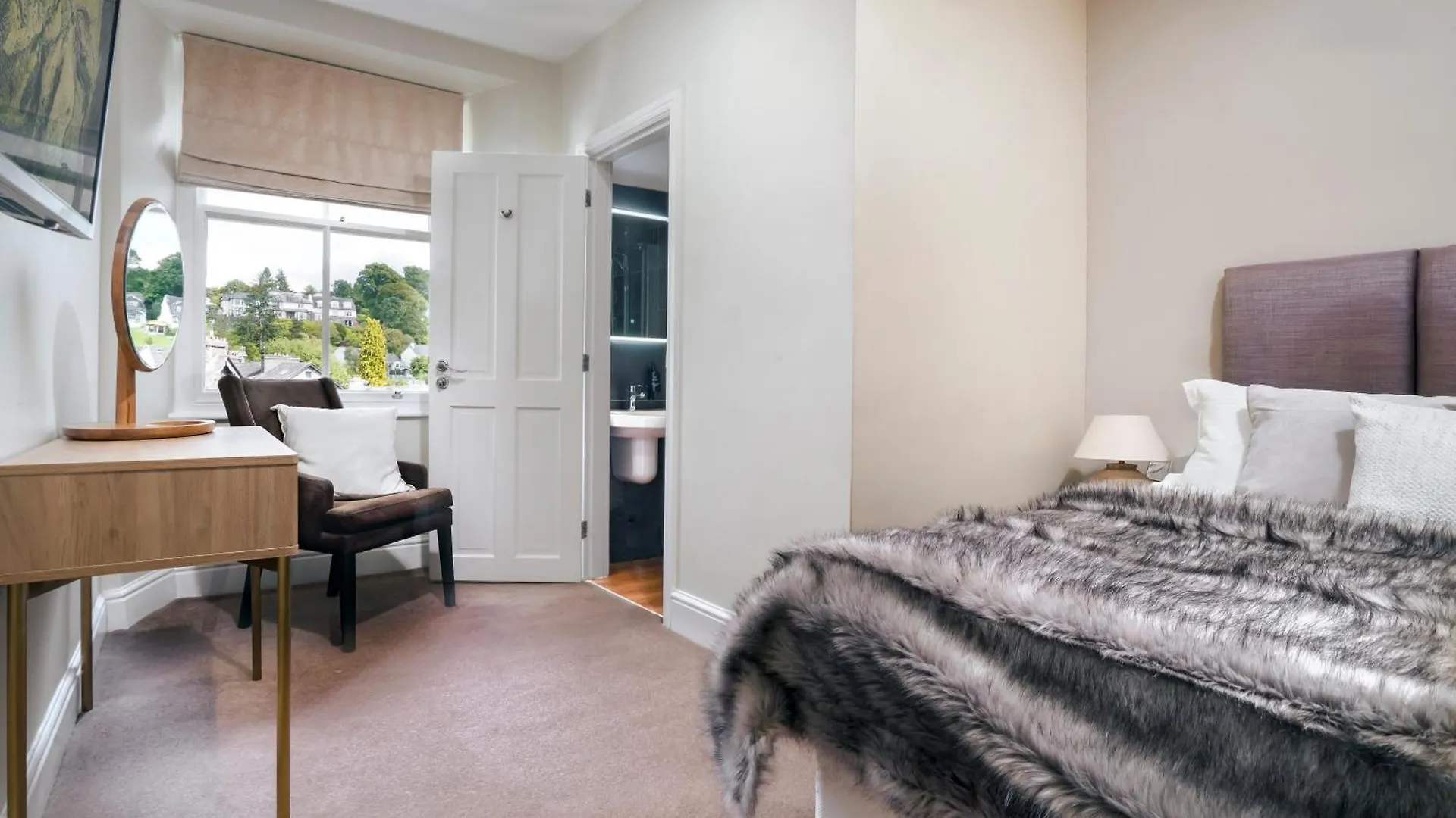 Holiday home Rosemount District Townhouse With Hot Tub Windermere