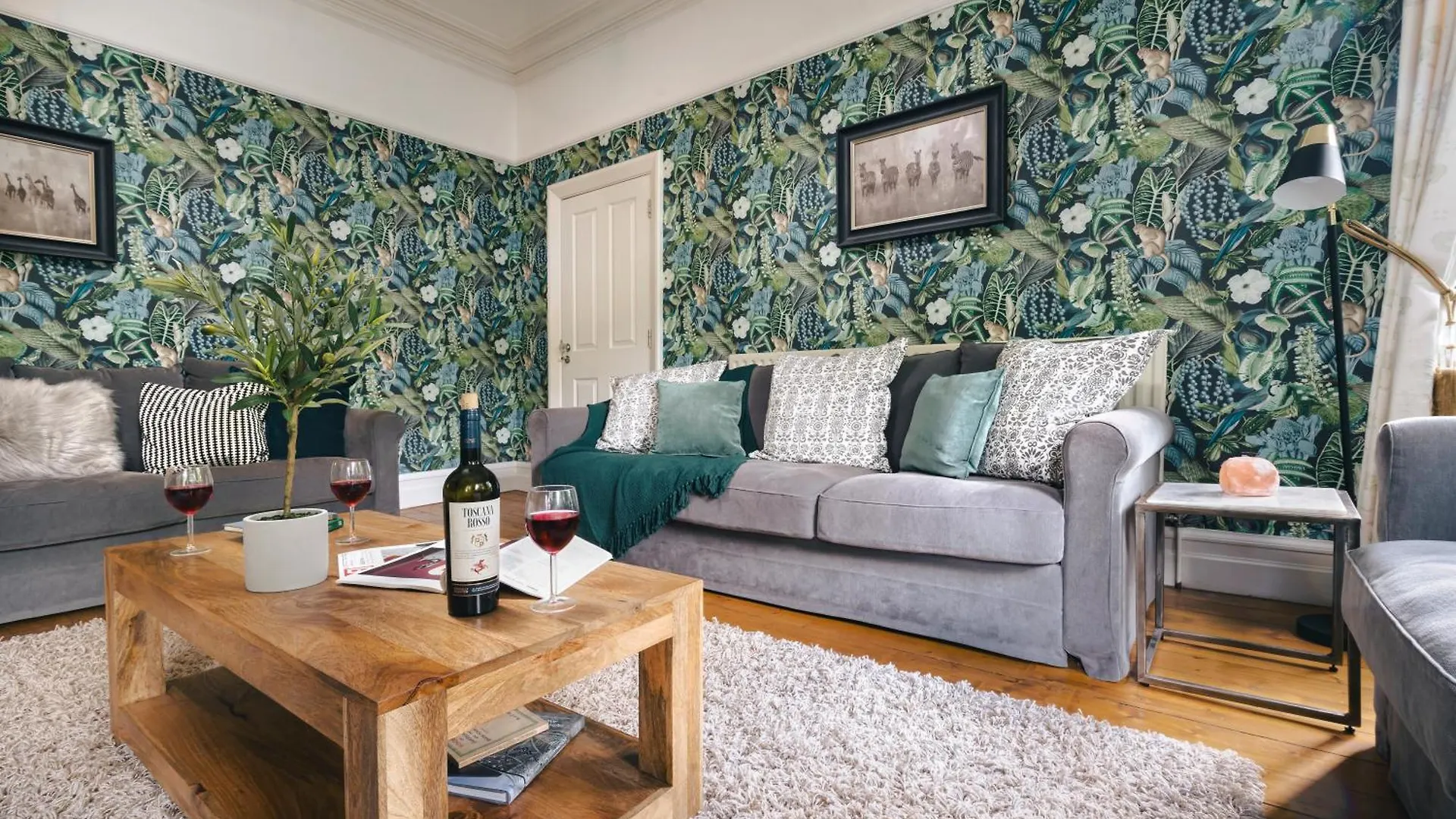 Rosemount District Townhouse With Hot Tub