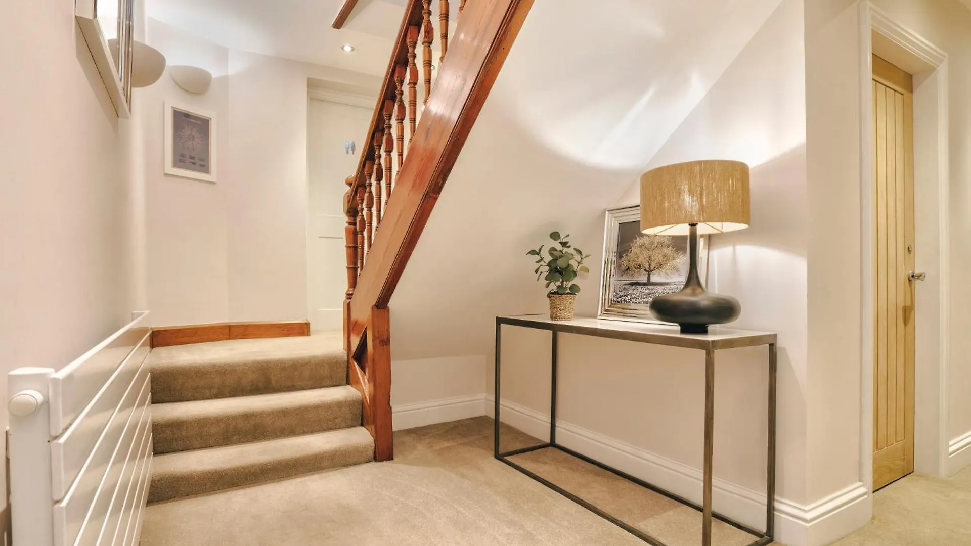 Rosemount District Townhouse With Hot Tub * Windermere