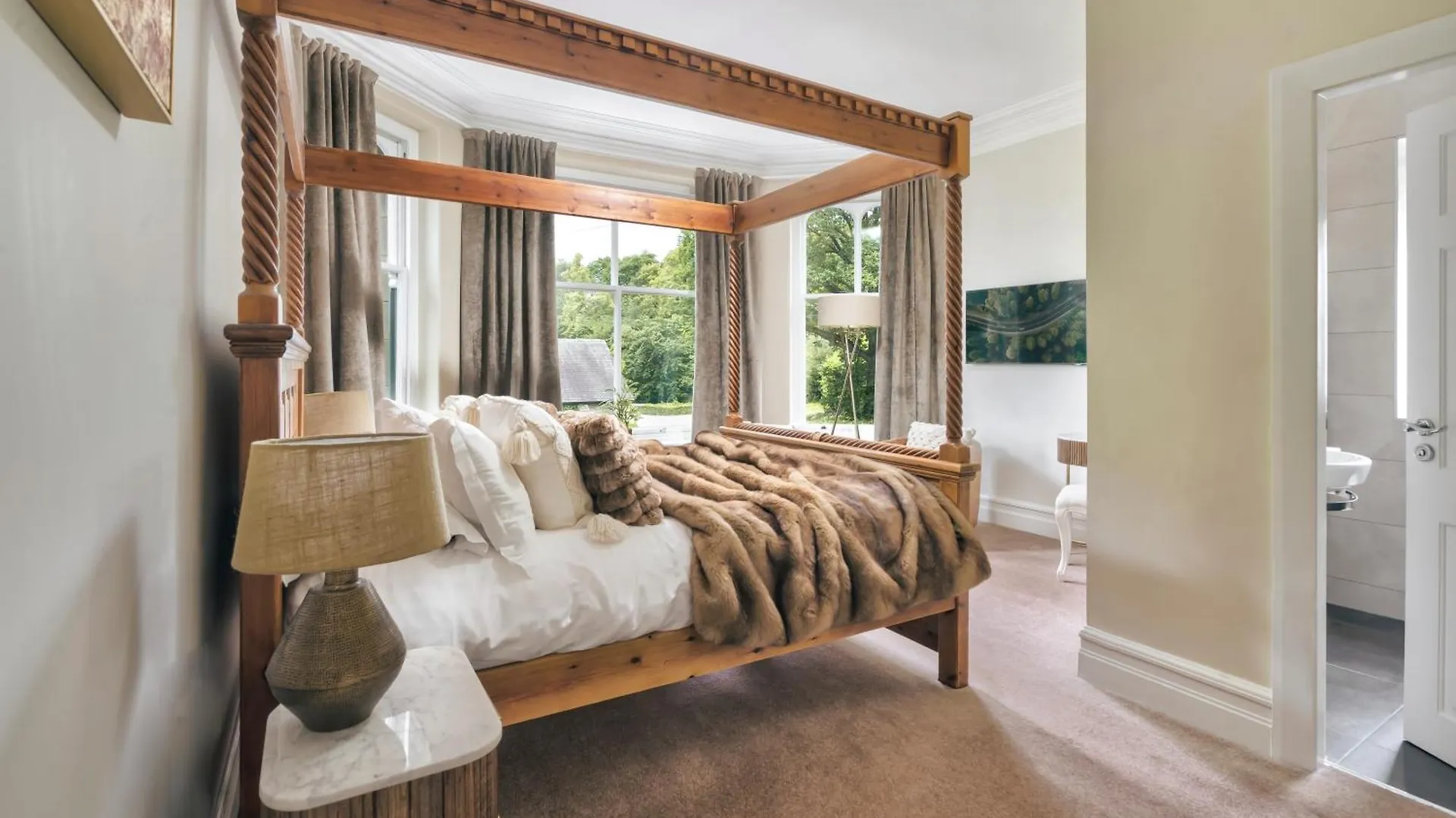Rosemount District Townhouse With Hot Tub Holiday home