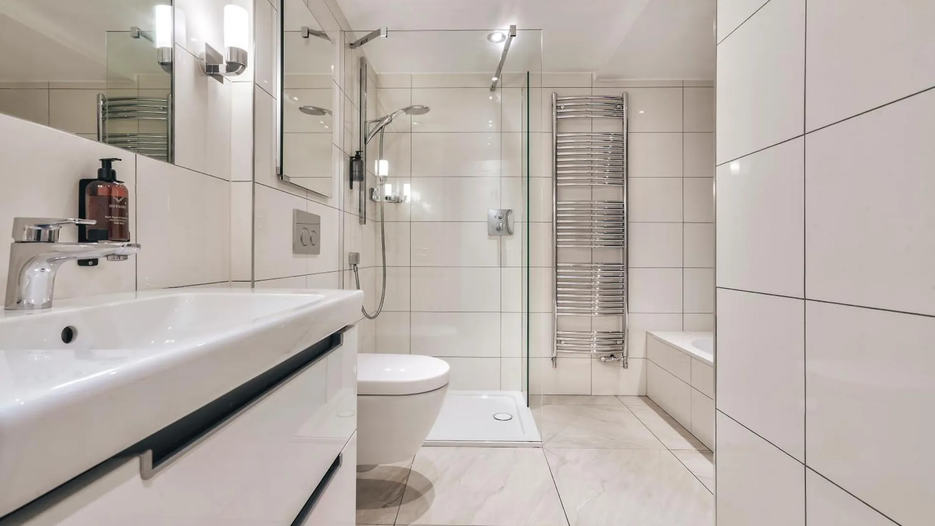 Rosemount District Townhouse With Hot Tub *