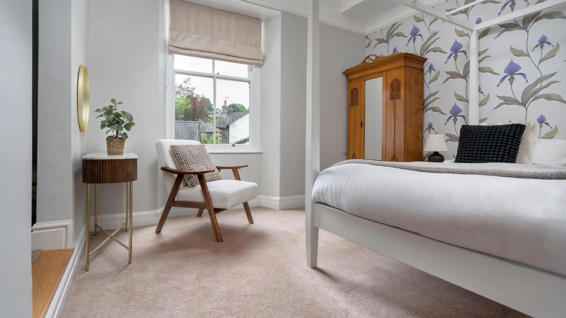 Rosemount District Townhouse With Hot Tub Holiday home