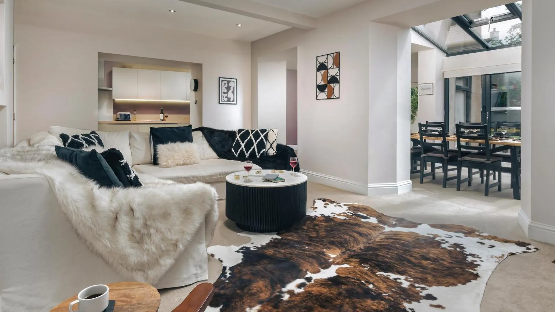 Rosemount District Townhouse With Hot Tub Holiday home *