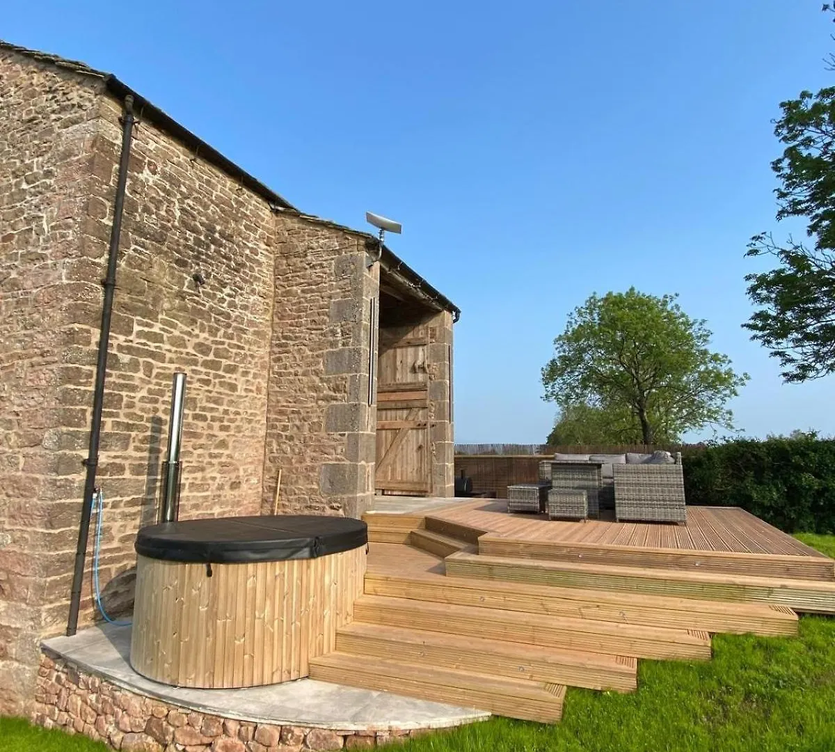 Owls Nook Barn, Luxury Barn With Hot Tub & Sauna