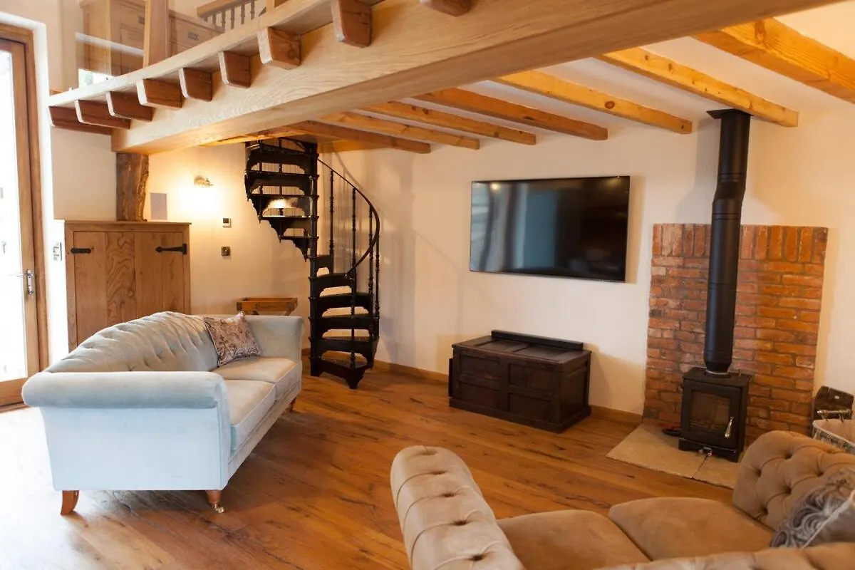 Owls Nook Barn, Luxury Barn With Hot Tub & Sauna *
