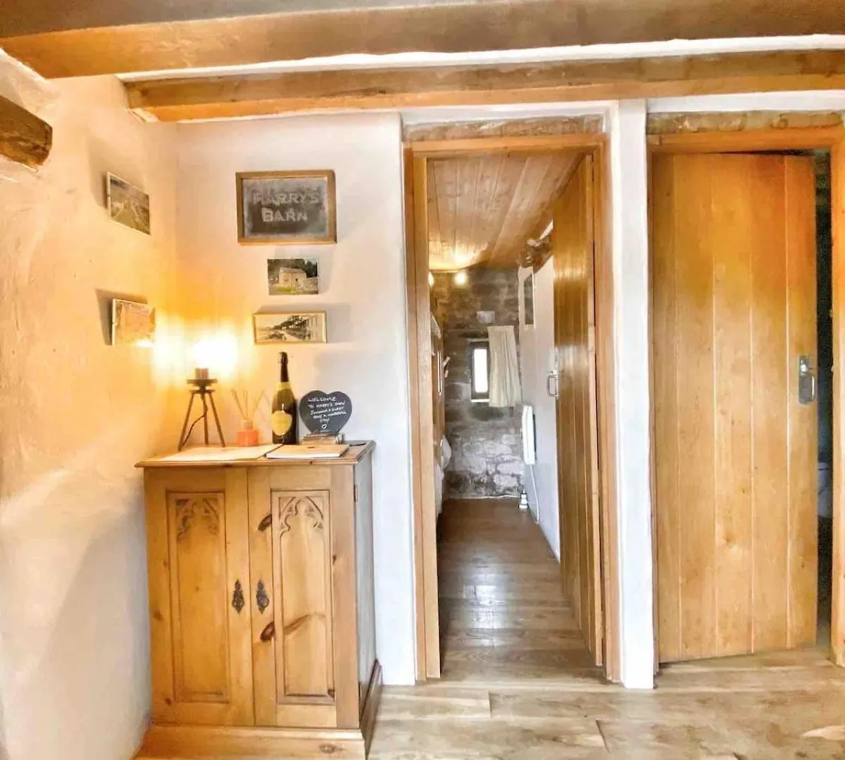 Harrys Barn Detached Character