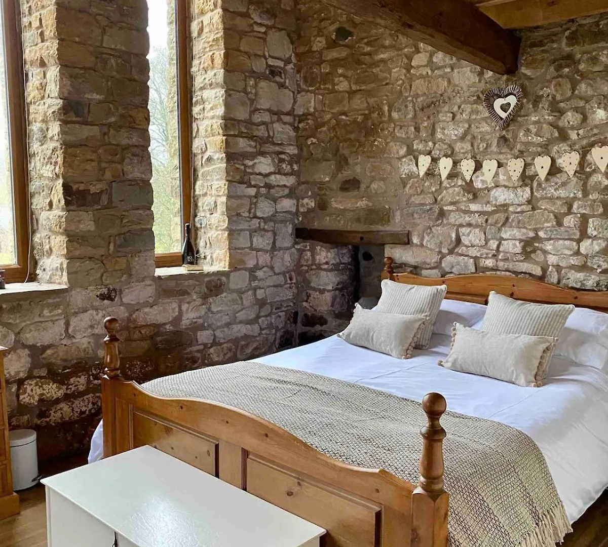 Harrys Barn Detached Character *