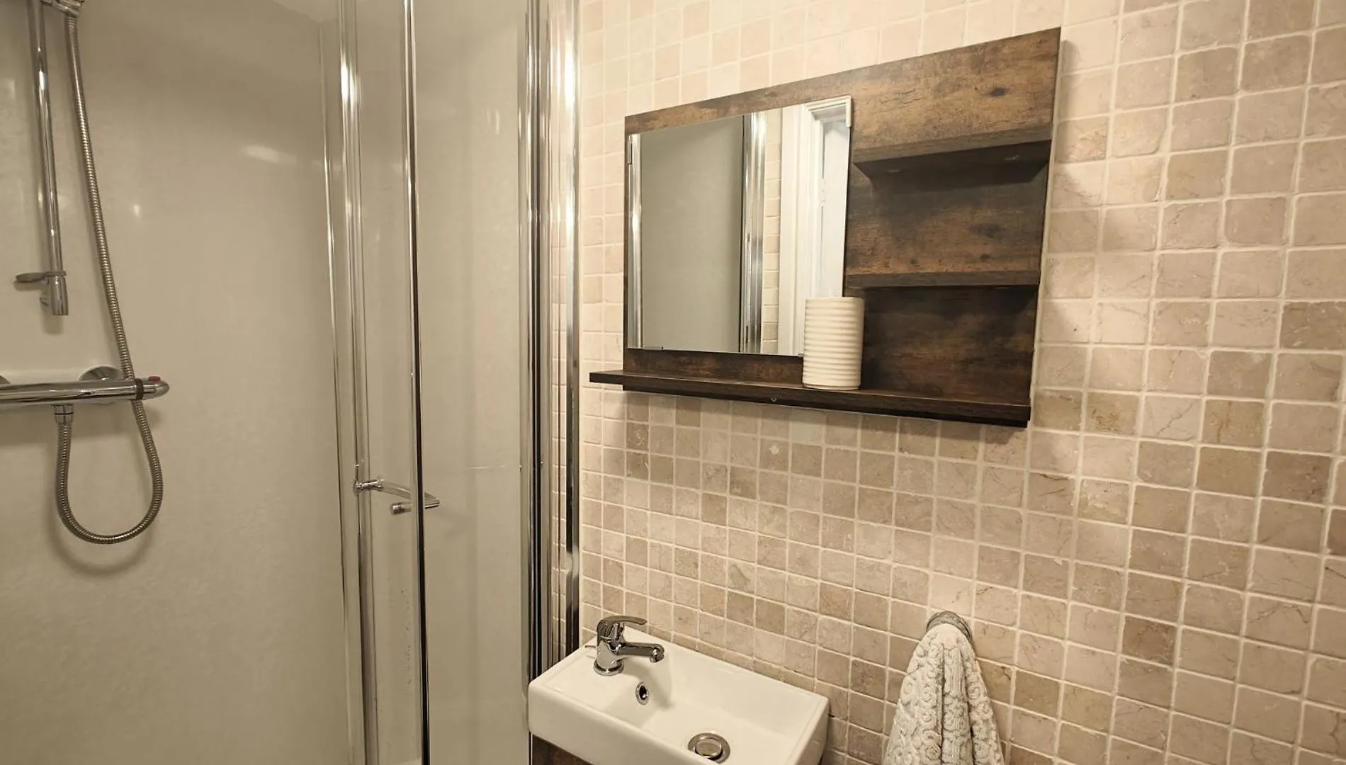 2 Bed In 95884 *