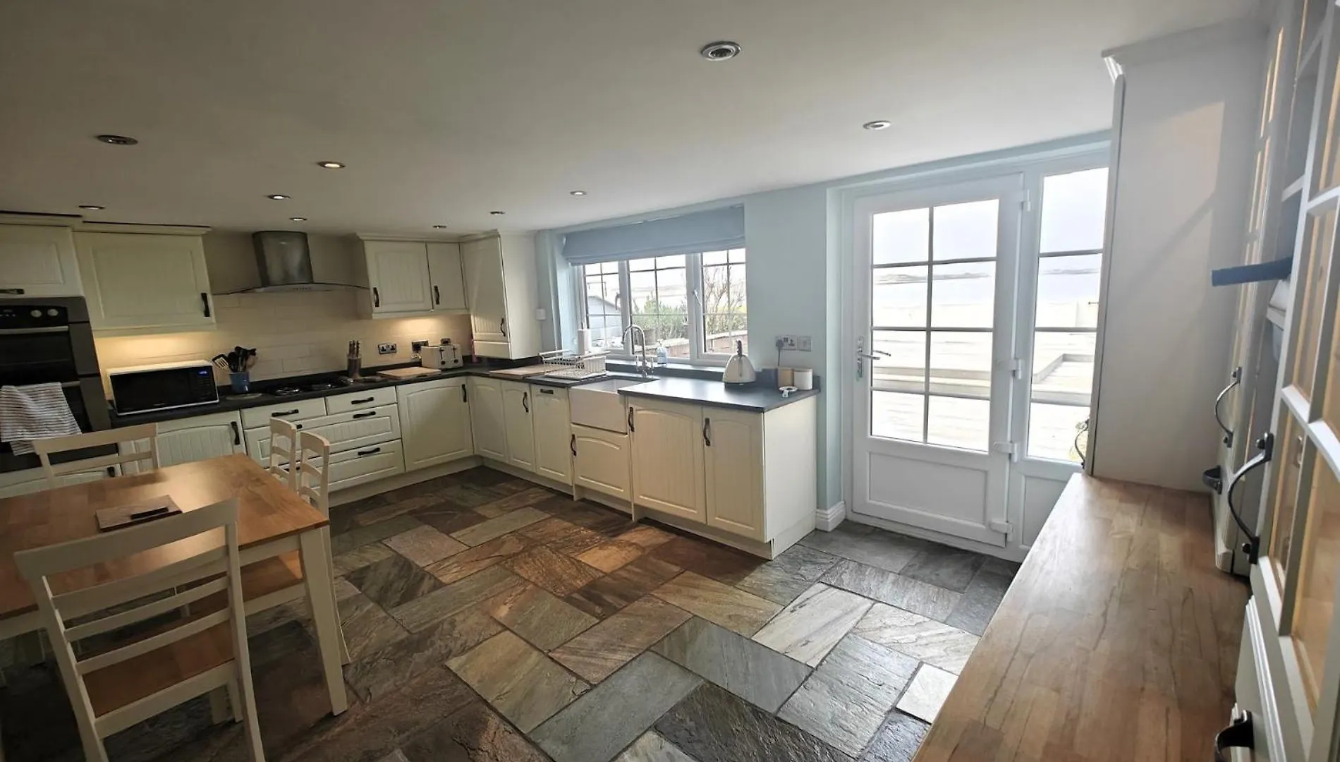 2 Bed In 95884 *